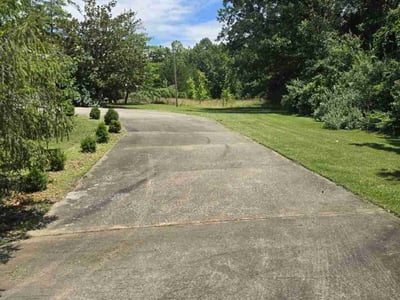 Lawn care service in Carbondale, 62901