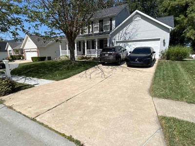 Lawn care service in Wentzville, 63385