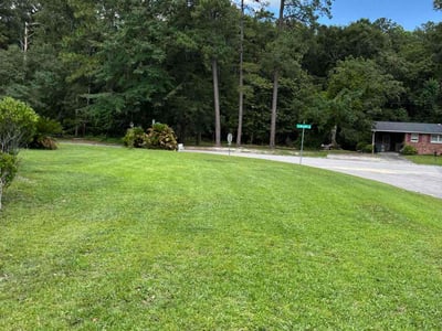 Lawn care service in Columbia, 29209