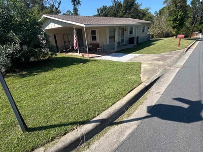 Lawn care service in Tallahassee, 32310