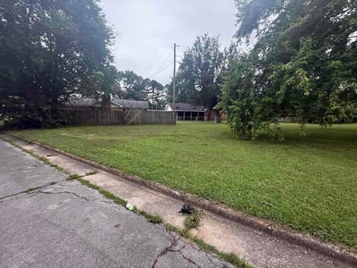 Lawn care service in Decatur, 35601