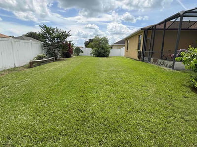 Lawn care service in Lakeland, 33809