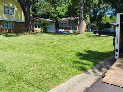 Lawn care service in Stone Mountain, 30088