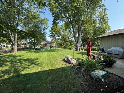 Lawn care service in St. Peters, 63376