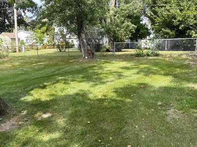 Lawn care service in Cedar Rapids, 52402