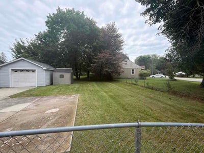 Lawn care service in Holt, 48842