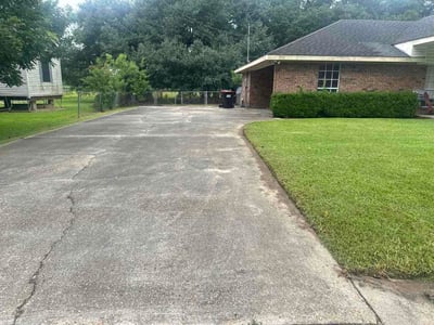Lawn care service in Youngsville, 70592
