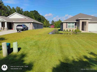 Lawn care service in Milton, 32583