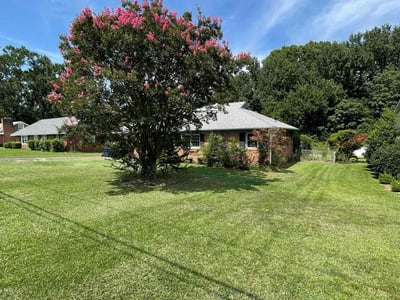 Lawn care service in Kinston, 28501