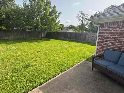 Lawn care service in Flint, 75762