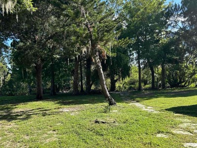 Lawn care service in Deltona, 32725