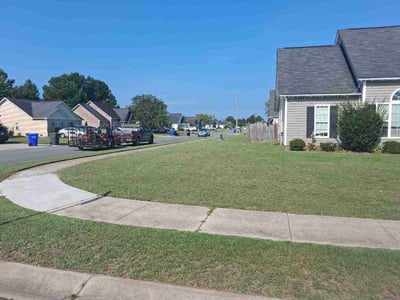 Lawn care service in Greenville, 27834