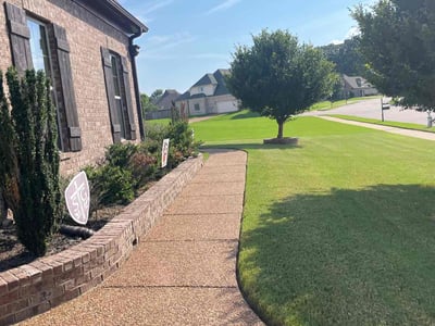 Lawn care service in Collierville, 38017