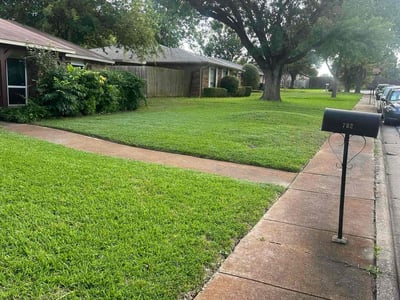 Lawn care service in DeSoto, 75115