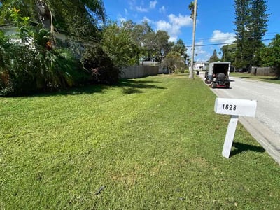 Lawn care service in St. Petersburg, 33703