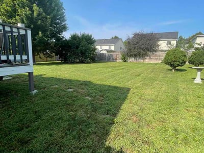 Lawn care service in Lincoln, 68522