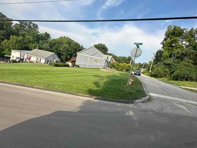Lawn care service in Kirkwood, 63122