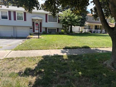 Lawn care service in Toledo, 43611