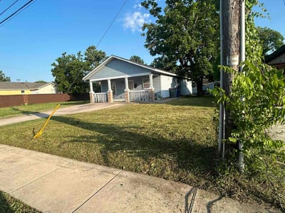 Lawn care service in Dallas, 75212