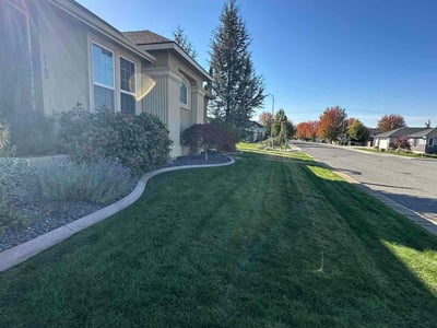 Lawn care service in Kennewick, 99338