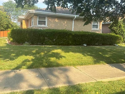 Lawn care service in Niles, 60714