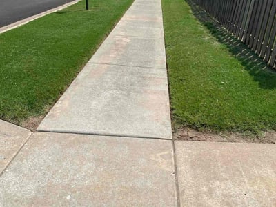Lawn care service in Fayetteville, 72704