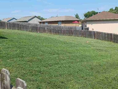 Lawn care service in Grandview, 64030