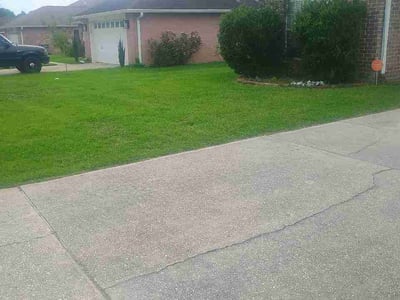 Lawn care service in Pensacola, 32507