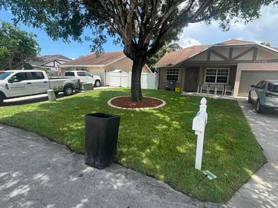 Lawn care service in Boca Raton, 33428