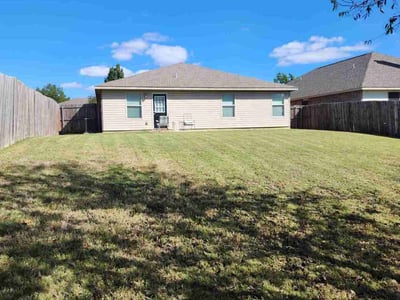 Lawn care service in Burleson, 76028