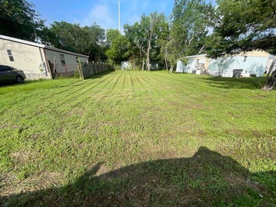 Lawn care service in Bryan, 77808