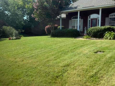 Lawn care service in Deatsville, 36022