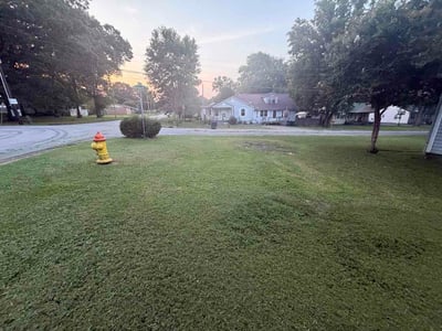 Lawn care service in Florence, 35630