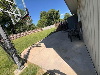 Lawn care service in Kansas City, 64155