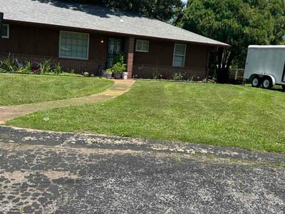 Lawn care service in Memphis, 38127