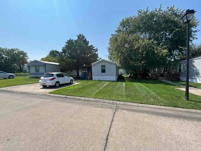 Lawn care service in Wentzville, 63385
