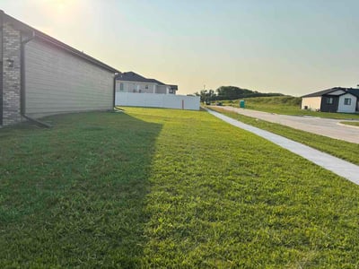 Lawn care service in Lincoln, 68514