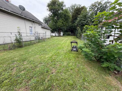 Lawn care service in Cleveland, 44102