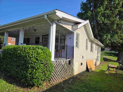 Lawn care service in Charlotte, 28205