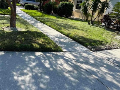 Lawn care service in Riverview, 33569