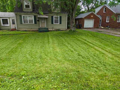 Lawn care service in Fort Wayne, 46806