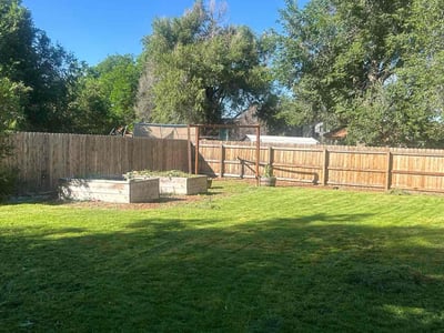 Lawn care service in Colorado Springs, 80916