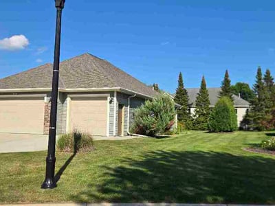 Lawn care service in Hobart, 54155