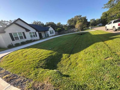 Lawn care service in Santa Fe, 77517