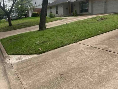 Lawn care service in Austin, 78752