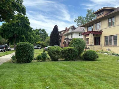 Lawn care service in Detroit, 48202