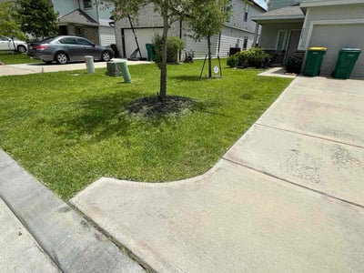 Lawn care service in Conroe, 77301
