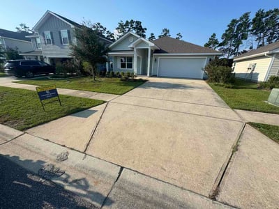 Lawn care service in Freeport, 32439