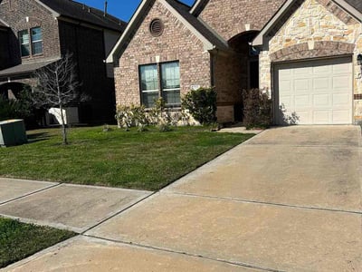 Lawn care service in Missouri City, 77459