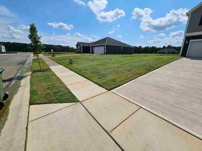 Lawn care service in Fuquay-Varina, 27526